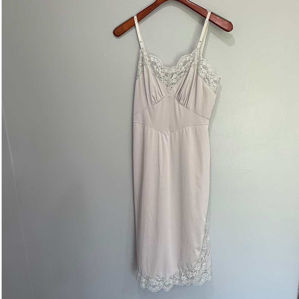 Vintage Vanity Fair 1950's Lace Trim Nylon Tricot Full Slip‎ Size 36